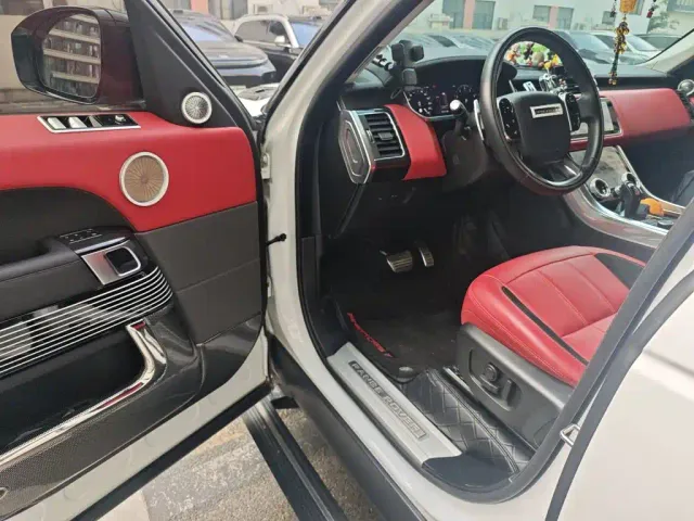 Land Rover Range Rover Sport — Фото автомобиля 13