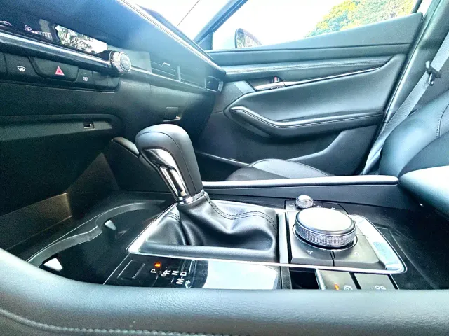 Mazda Axela — Фото автомобиля 17