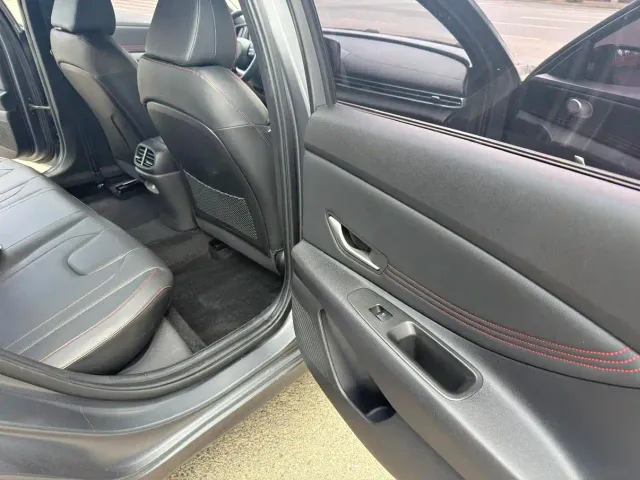 Hyundai Elantra 2022 1.5L CVT 20th Anniversary Edition — Фото автомобиля 15