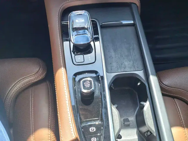 Volvo XC90 — Фото автомобиля 9