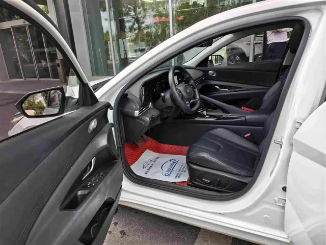 Hyundai Elantra — Фото автомобиля 3
