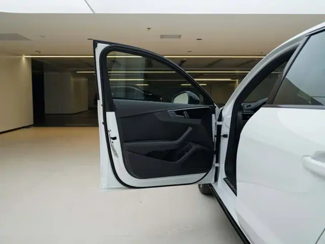 Audi A4L — Фото автомобиля 14