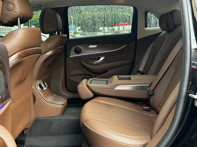 Mercedes-Benz E-Class — Фото автомобиля 6