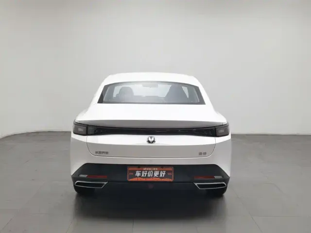 Changan Eado — Фото автомобиля 4