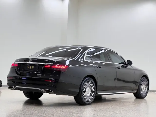 Mercedes-Benz E-Class — Фото автомобиля 30