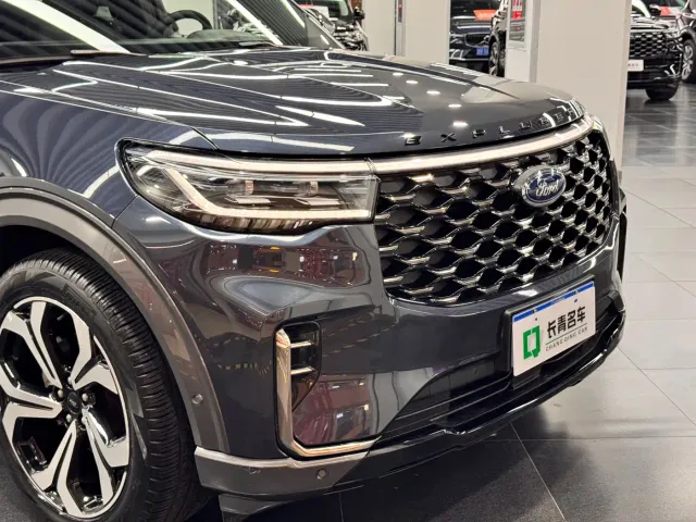 Ford Explorer — Фото автомобиля 14