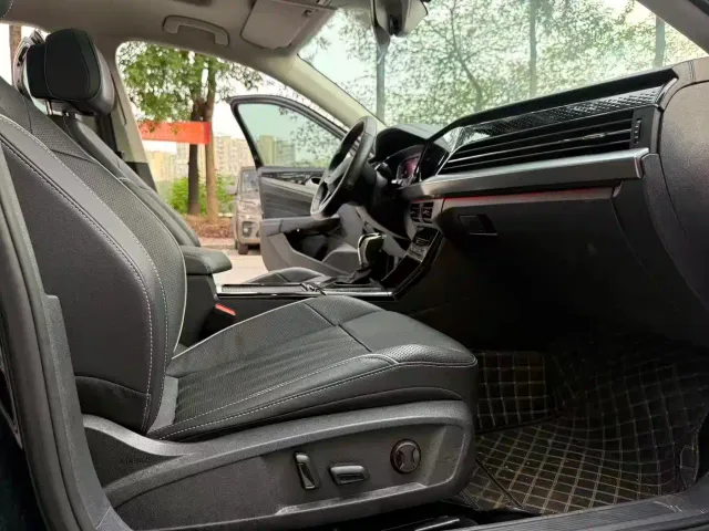 Volkswagen Passat — Фото автомобиля 5