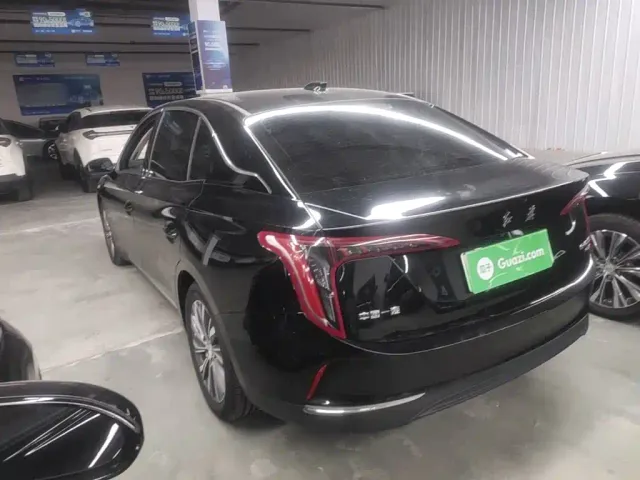 Hongqi E-QM5 — Фото автомобиля 4