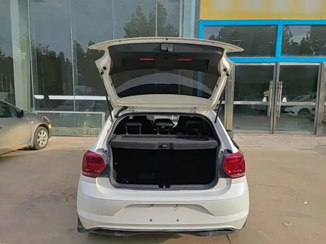Volkswagen Polo — Фото автомобиля 18