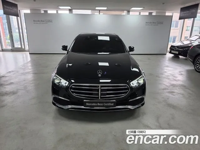Mercedes-Benz E-Class — Фото автомобиля 3