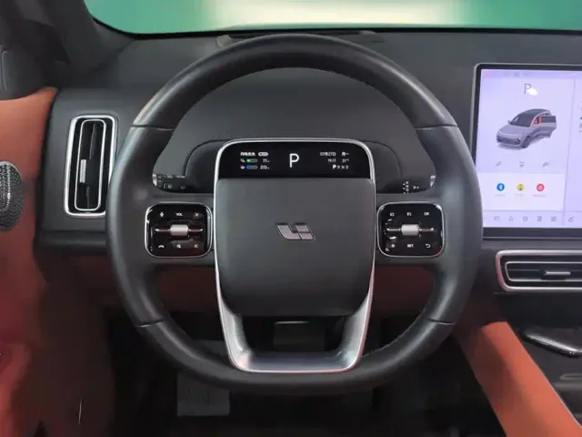 Li Auto L8 — Фото автомобиля 15