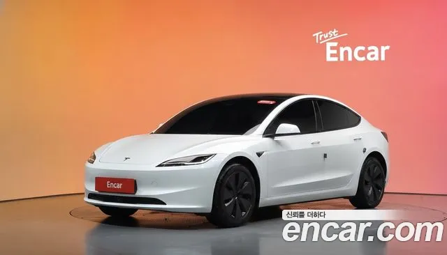 Фотография автомобиля — Tesla Model 3