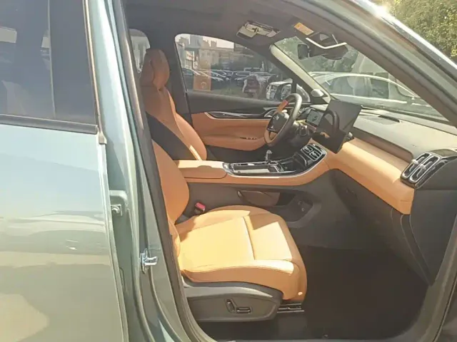 Geely Boyue L — Фото автомобиля 24