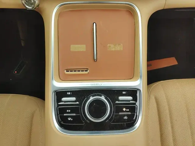 Geely Galaxy Starship 7 EM-i — Фото автомобиля 13