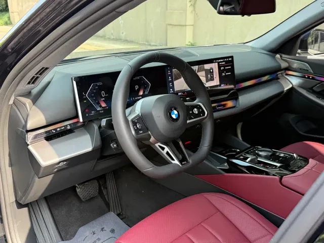 BMW 5 Series — Фото автомобиля 12