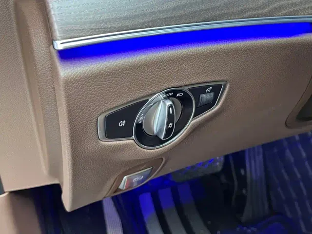 Mercedes-Benz E-Class — Фото автомобиля 6