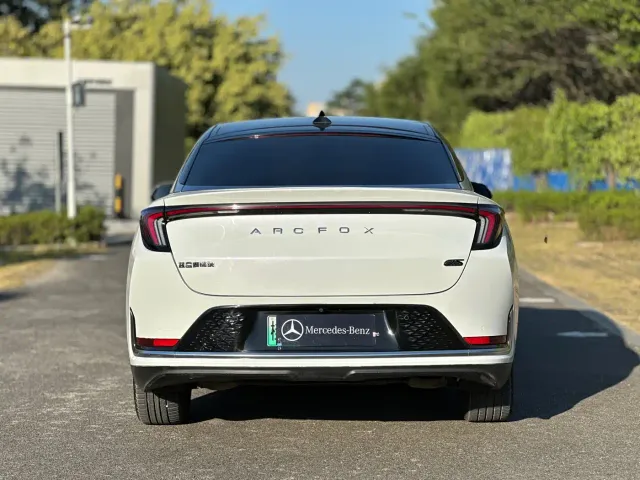 Arcfox Alpha S — Фото автомобиля 4