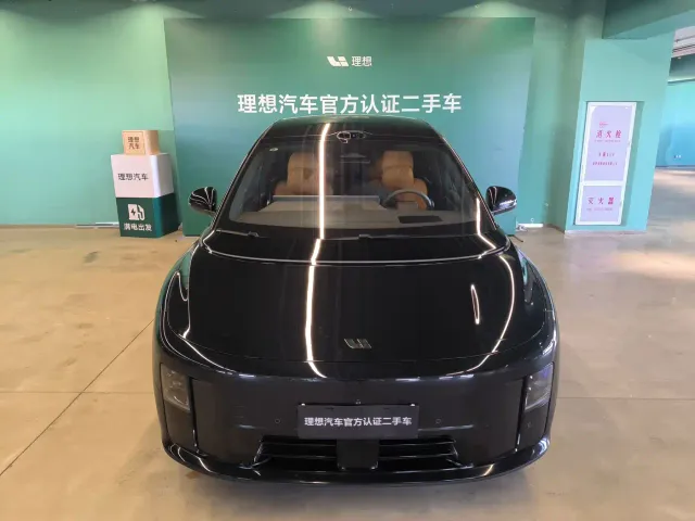 Li Auto i8 — Фото автомобиля 3