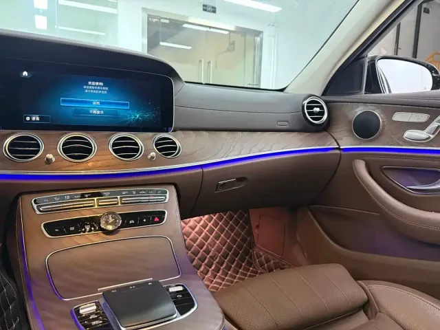 Mercedes-Benz E-Class — Фото автомобиля 17
