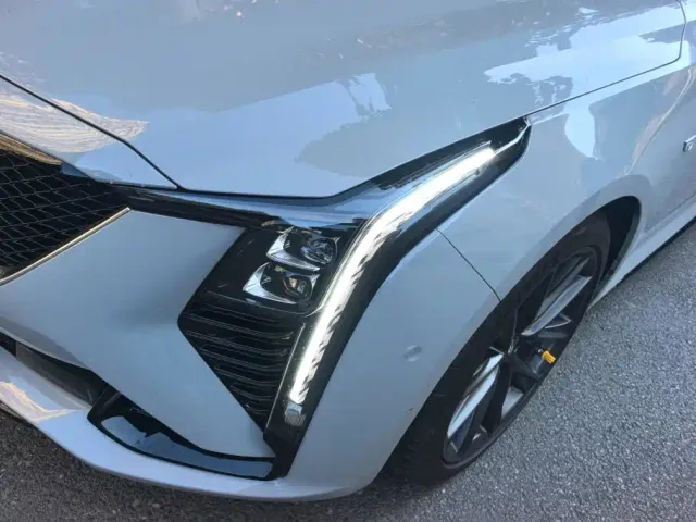 Cadillac CT5 — Фото автомобиля 5
