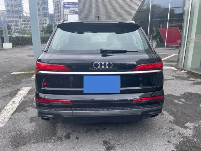 Audi Q7 — Фото автомобиля 10
