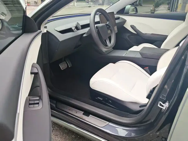 Tesla Model 3 — Фото автомобиля 9