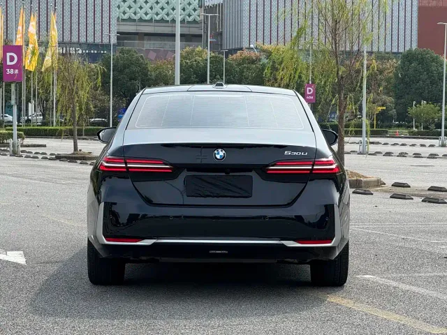 BMW 5 Series — Фото автомобиля 5