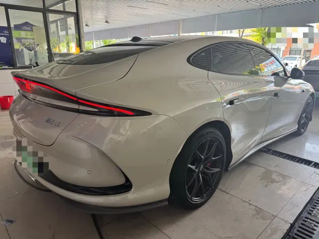 IM Motors L6 — Фото автомобиля 10