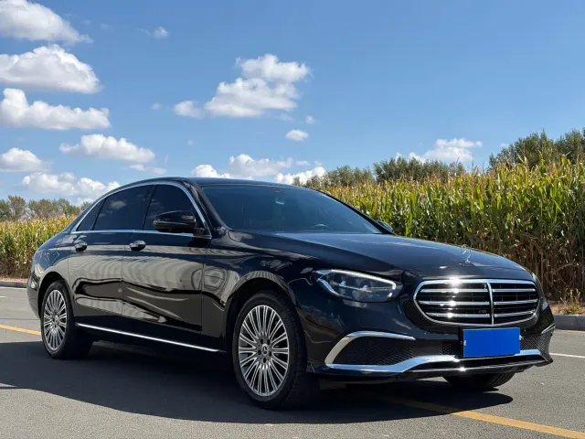 Mercedes-Benz E-Class — Фото автомобиля 3