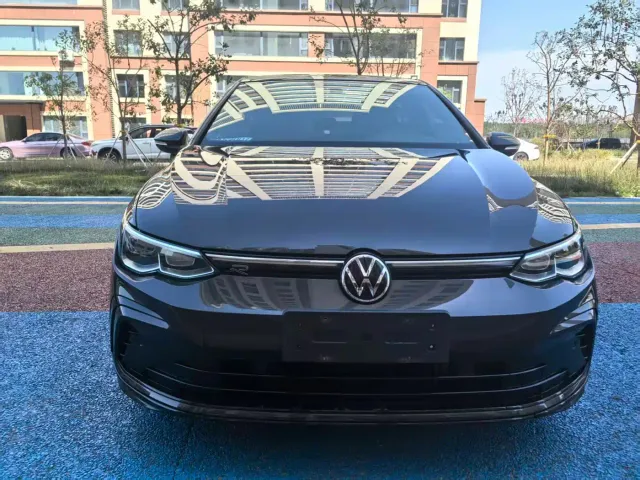 Volkswagen Golf — Фото автомобиля 2