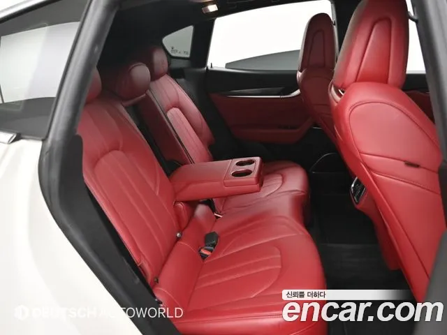 Maserati Levante — Фото автомобиля 12