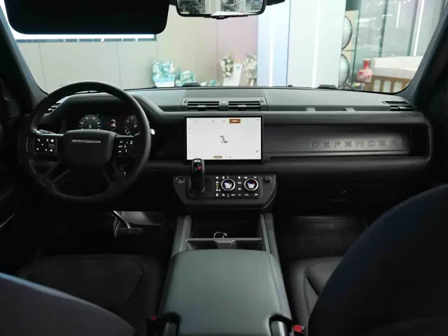 Land Rover Defender — Фото автомобиля 15