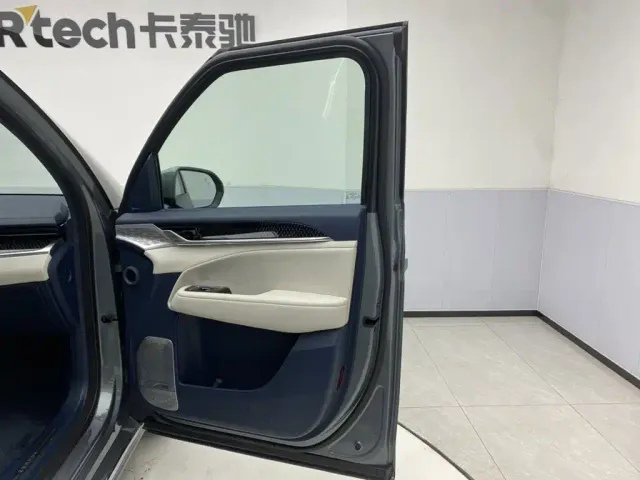 ZEEKR Zeekr 009 2024 6-seat Executive AWD 108kWh — Фото автомобиля 25