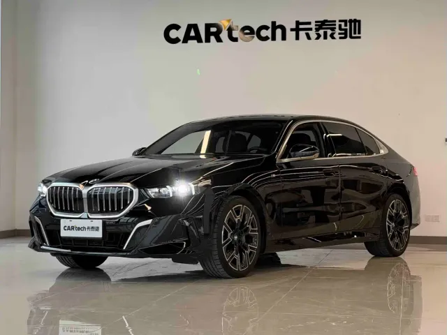 Фотография автомобиля — BMW 5 Series