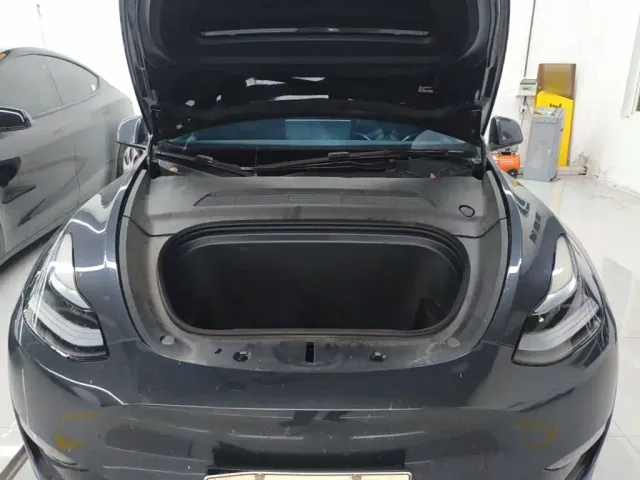 Tesla Model Y — Фото автомобиля 19