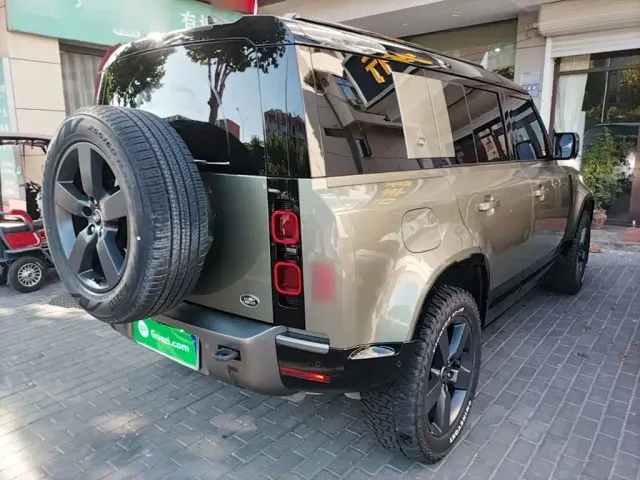 Land Rover Defender — Фото автомобиля 6