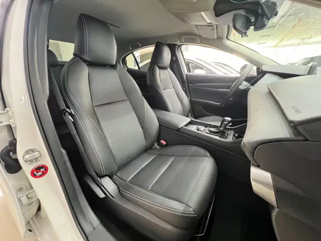 Mazda Axela — Фото автомобиля 21