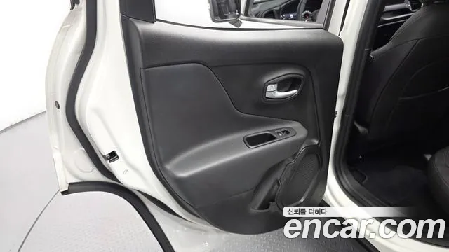 Jeep Renegade — Фото автомобиля 24