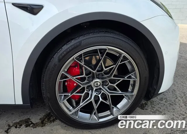 Tesla Model Y — Фото автомобиля 5