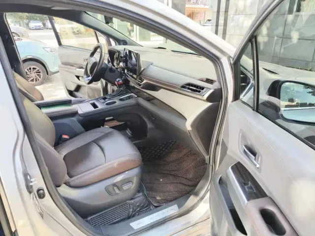 Toyota Granvia — Фото автомобиля 12