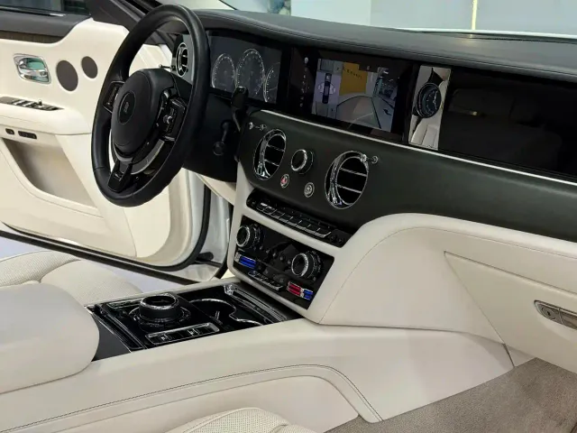 Rolls-Royce Ghost — Фото автомобиля 15