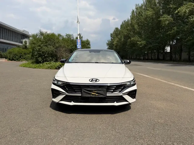 Hyundai Elantra — Фото автомобиля 2