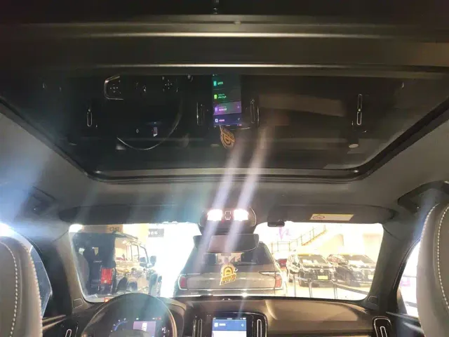 Volvo XC40 — Фото автомобиля 13