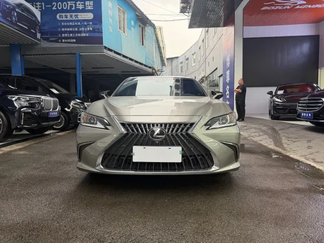Lexus ES — Фото автомобиля 2