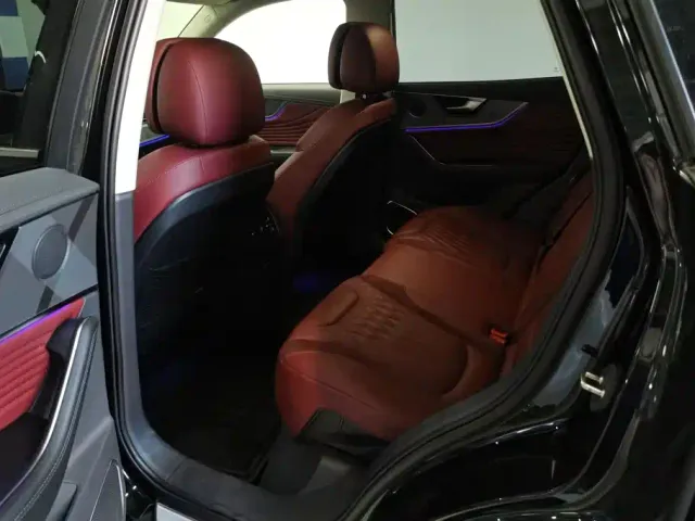 Hongqi HS5 — Фото автомобиля 11