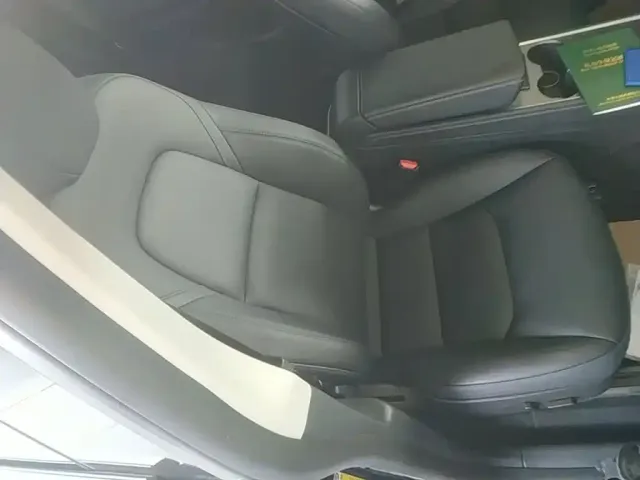 Tesla Model Y — Фото автомобиля 24