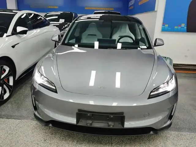 Tesla Model 3 — Фото автомобиля 2