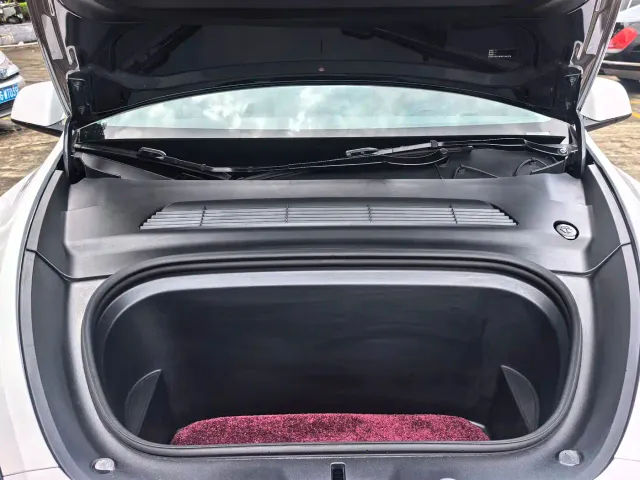 Tesla Model Y — Фото автомобиля 17
