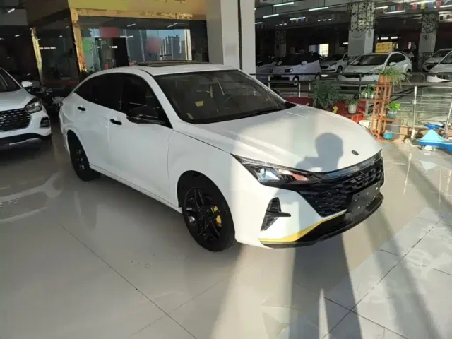 Dongfeng Yixuan — Фото автомобиля 3
