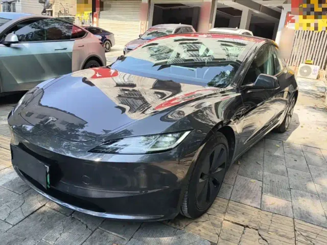 Фотография автомобиля — Tesla Model 3